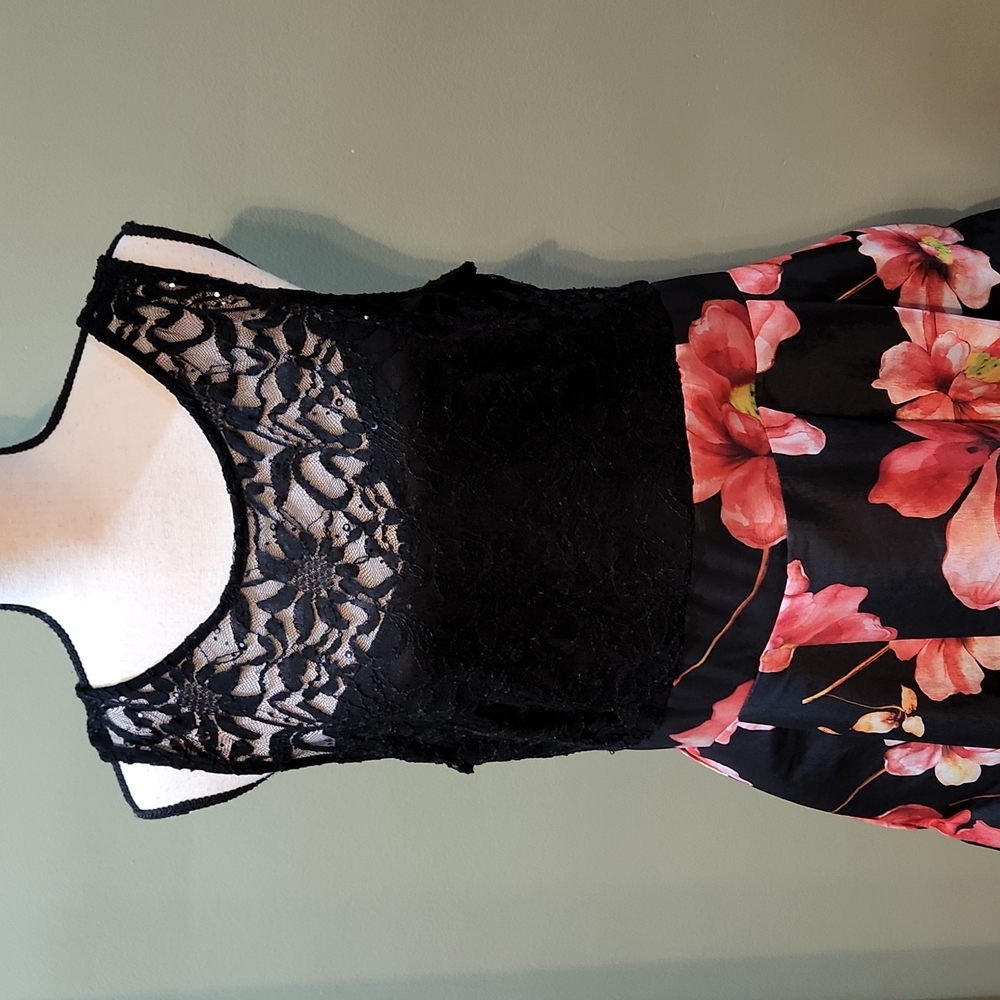 HP! 🌺Lace flower dress🌺 - Picture 4 of 8